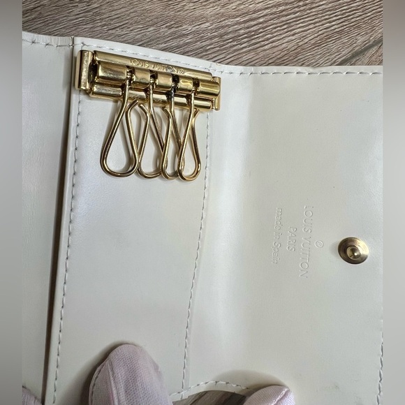 Louis Vuitton Cream/ Perle Vernis Leather Key Holder Wallet in Monogram - EUC - Picture 3 of 10